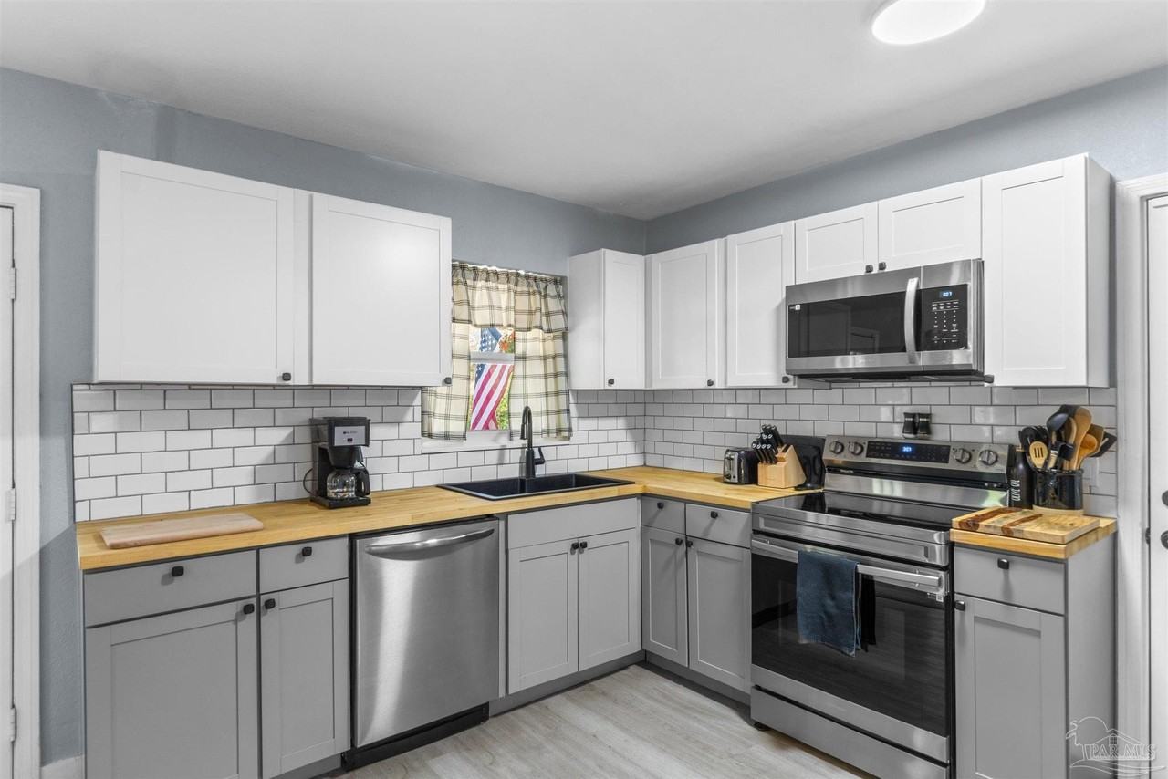 22 Srant Dr - Photo 4 of 14