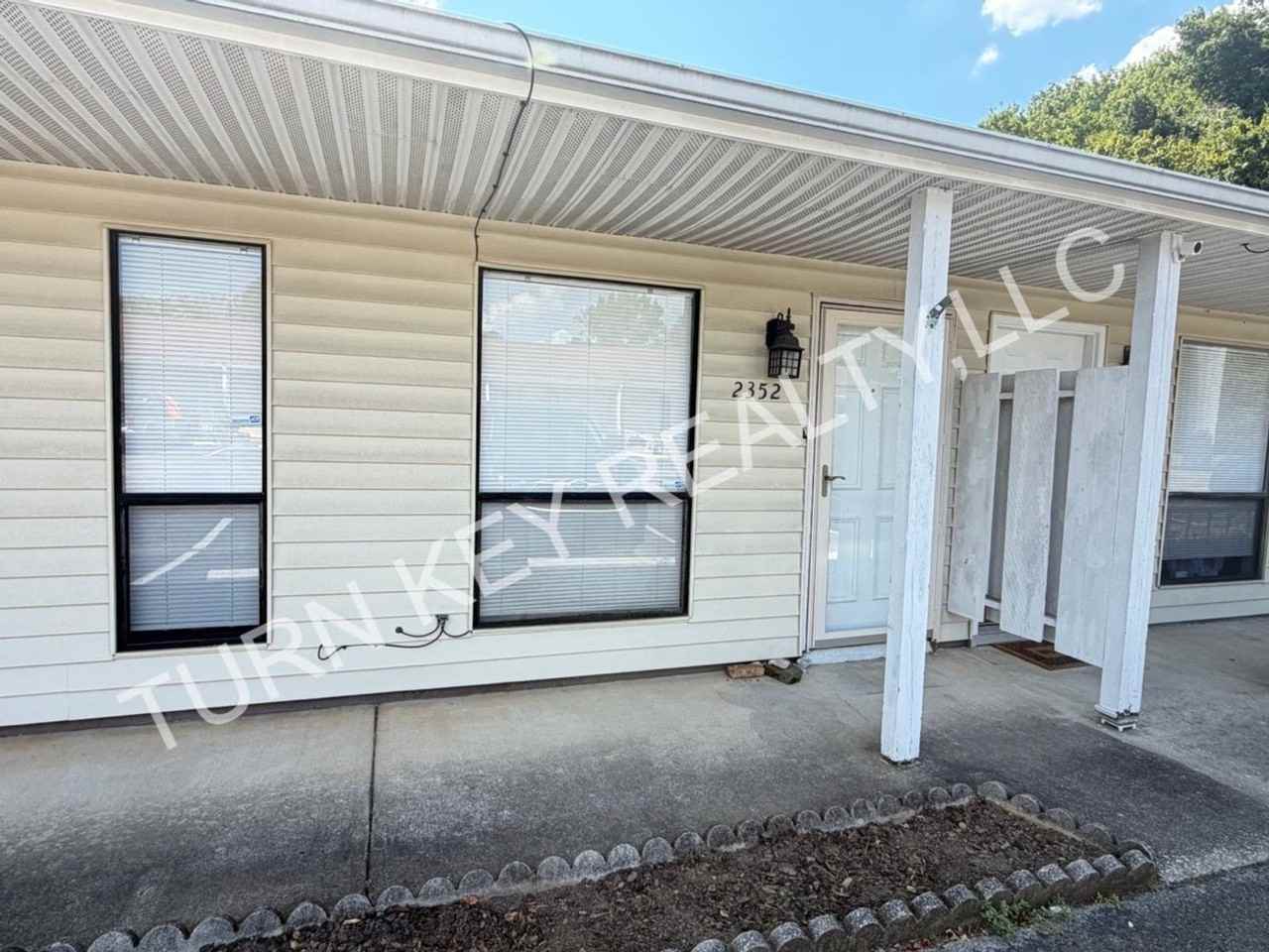 2352 Grayson Valley Dr - Photo 2 of 2