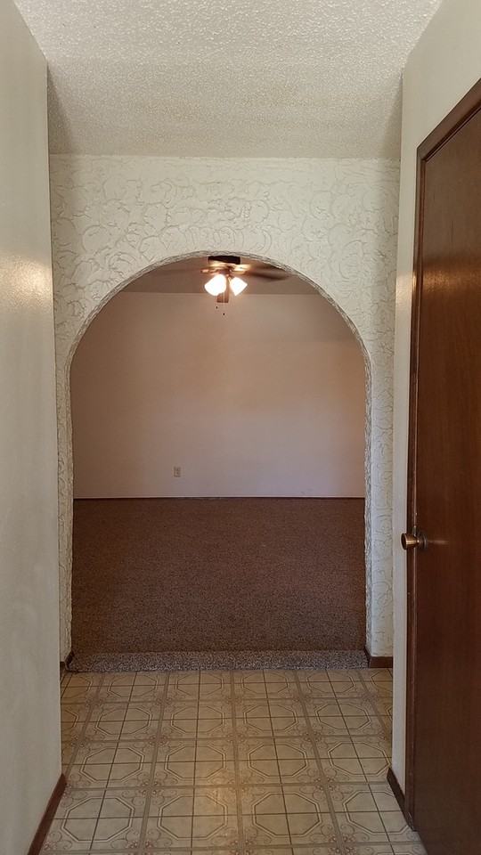 1724 Courtland Cir - Photo 2 of 14