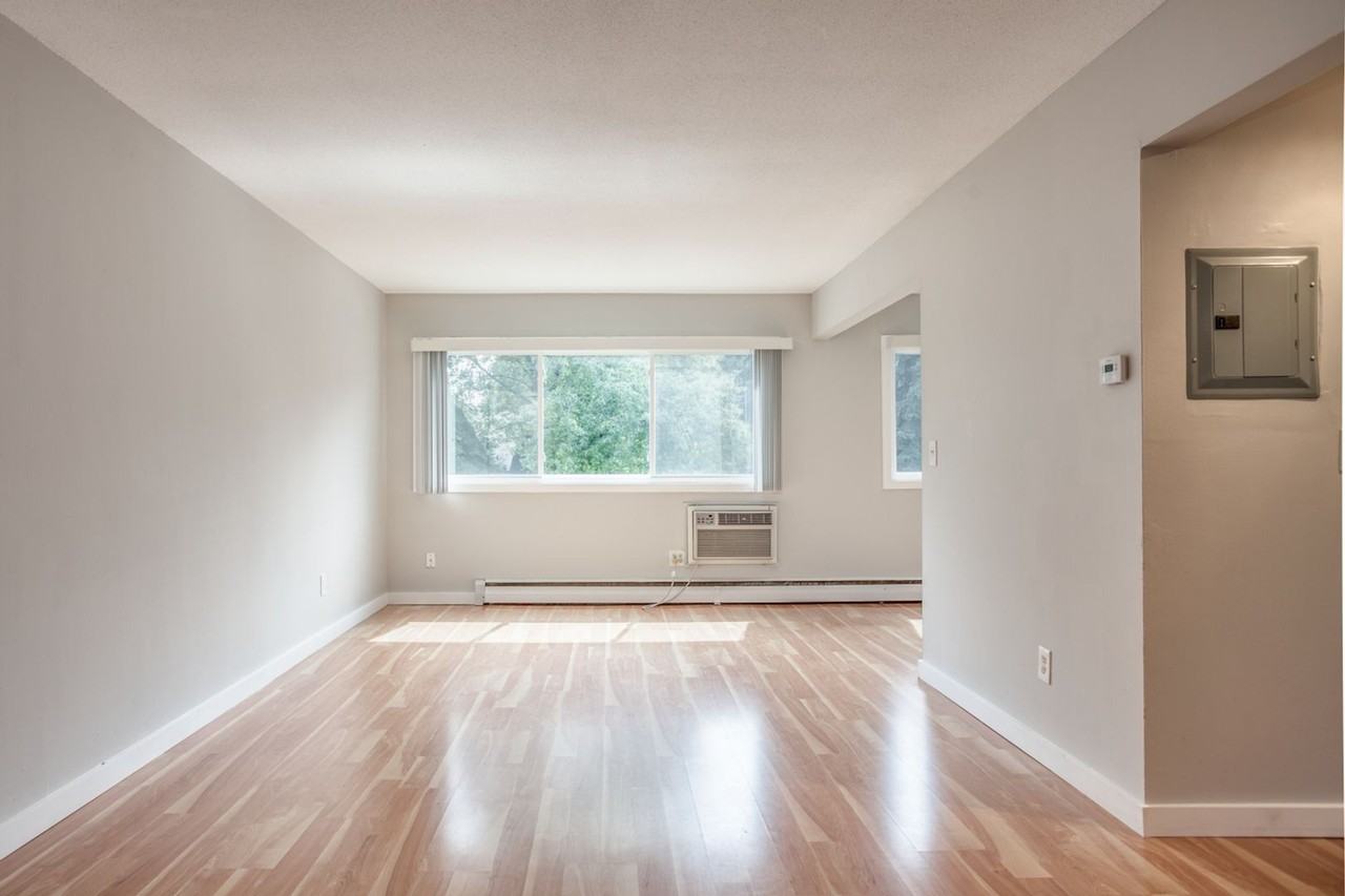 732 Polk St NE - Photo 7 of 15