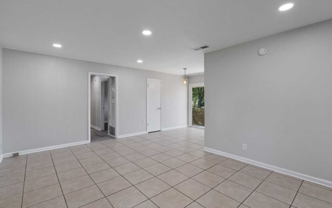 1407 Avebury Cir #A - Photo 4 of 20