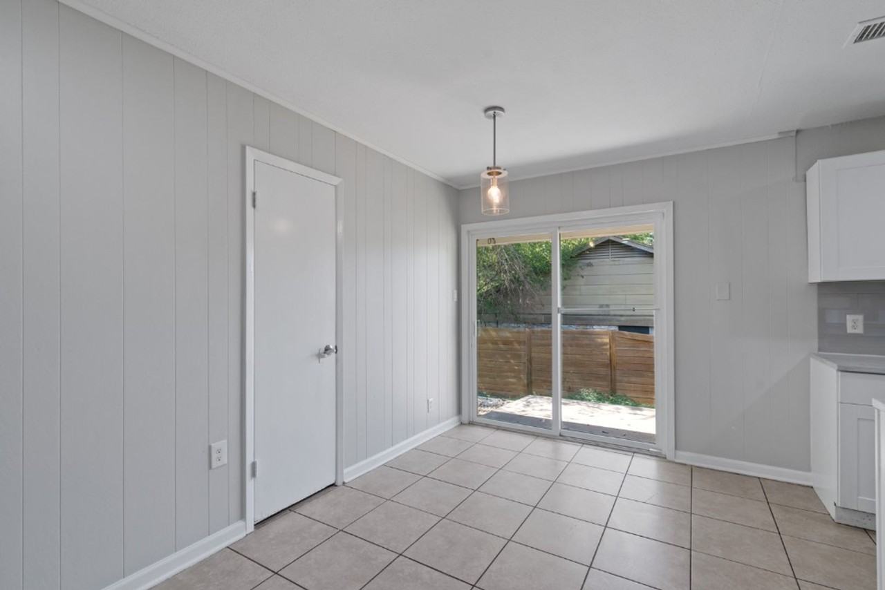 1407 Avebury Cir #A - Photo 5 of 20