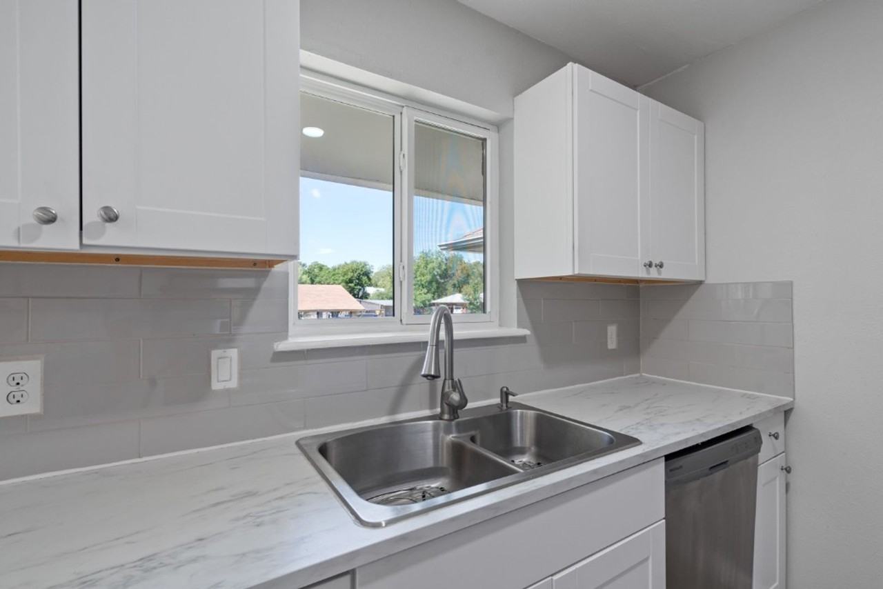 1407 Avebury Cir #A - Photo 6 of 20