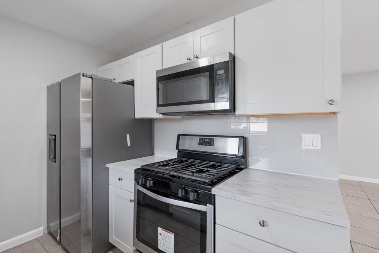 1407 Avebury Cir #A - Photo 7 of 20