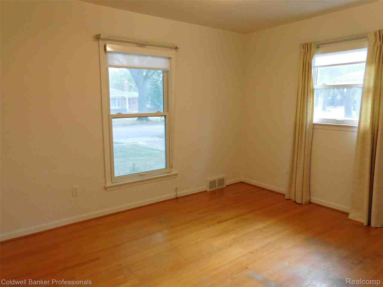 1527 Hazel St - Photo 5 of 23