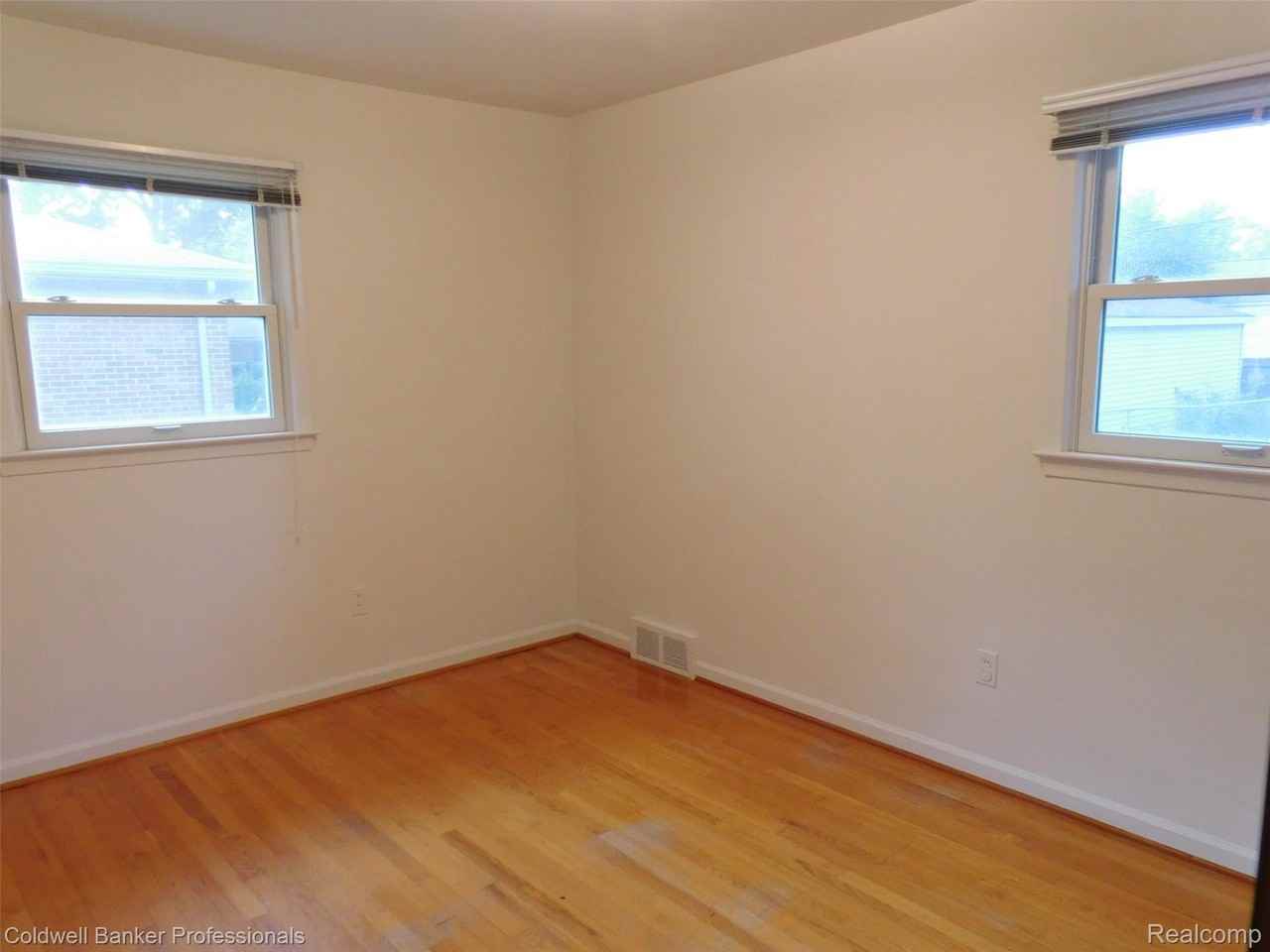 1527 Hazel St - Photo 6 of 23