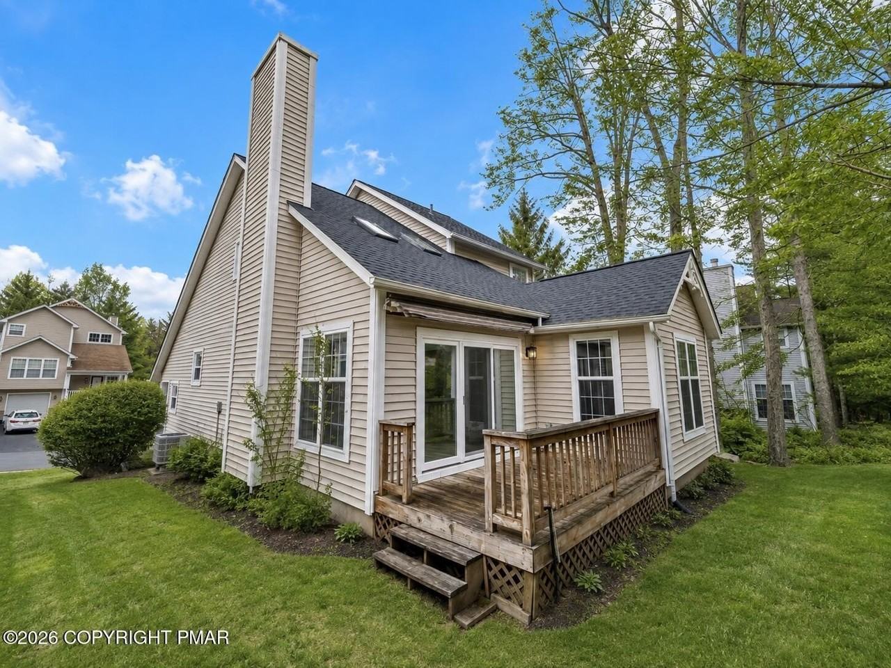 212 Hawthorne Village Ct - Photo 2 of 19
