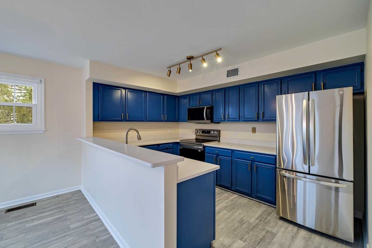 212 Hawthorne Village Ct - Photo 7 of 19