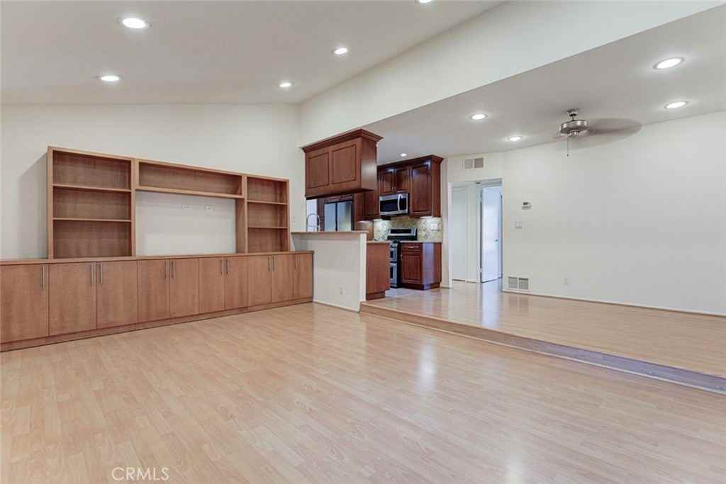 1523 E Windsor Rd - Photo 4 of 47