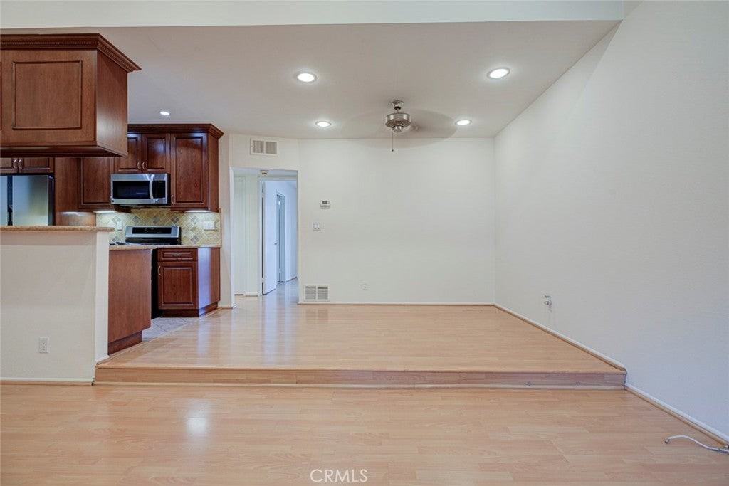 1523 E Windsor Rd - Photo 5 of 47
