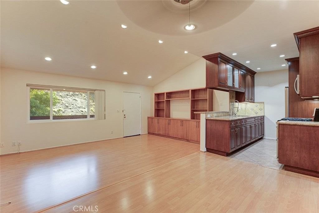 1523 E Windsor Rd - Photo 7 of 47