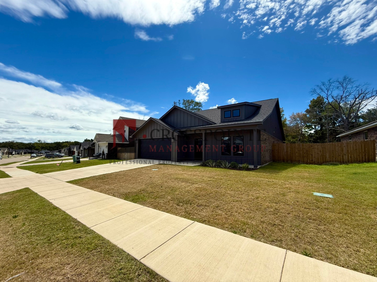 16410 Crossing Cir - Photo 2 of 26