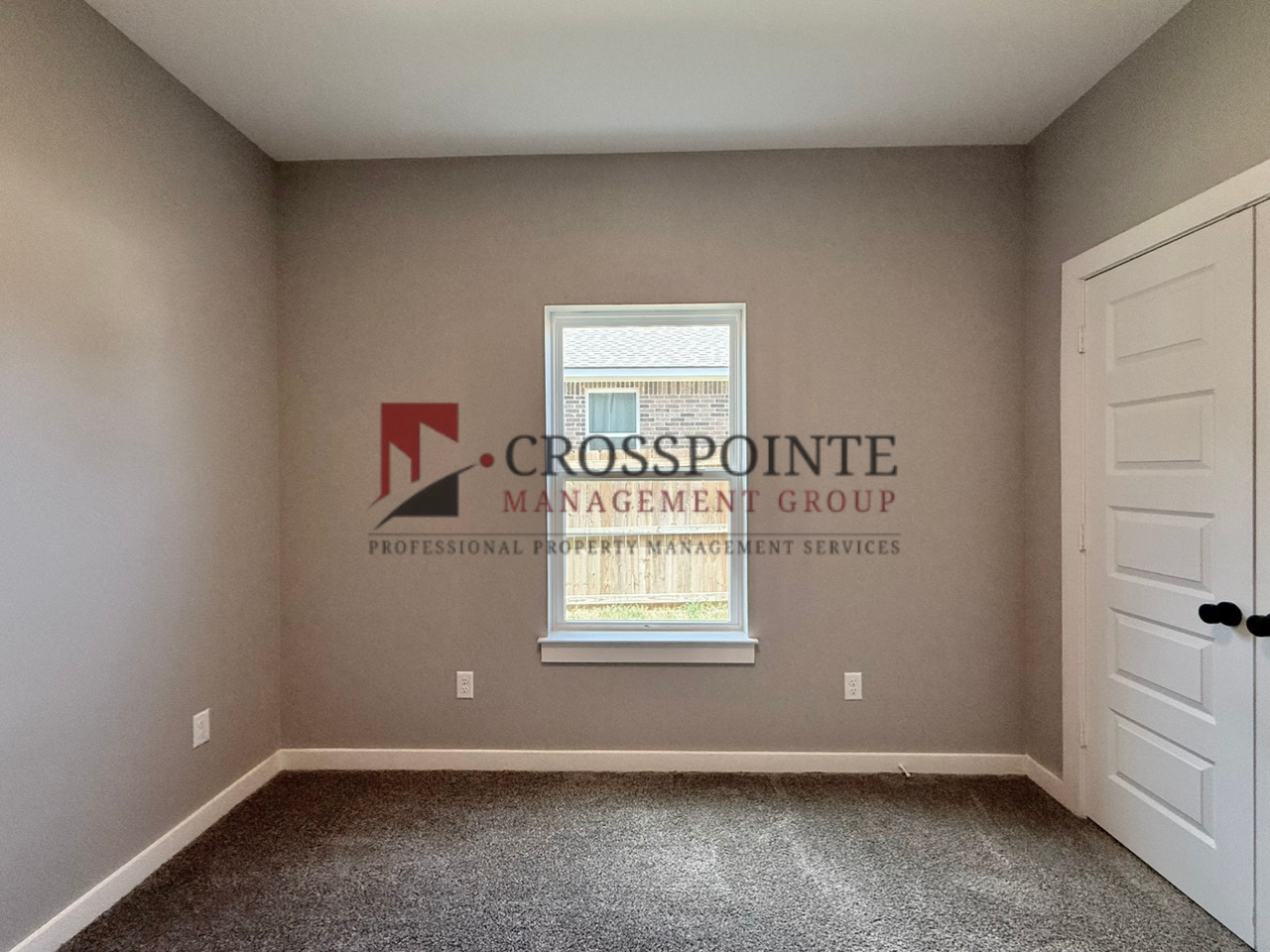 16410 Crossing Cir - Photo 4 of 26