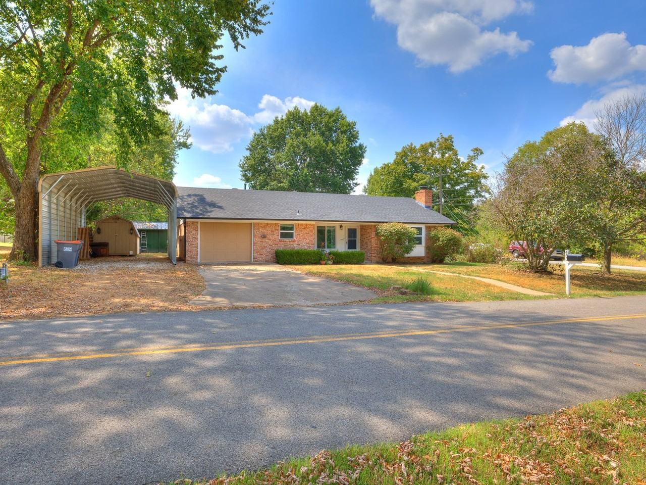 463 E Johnson Ave - Photo 3 of 31
