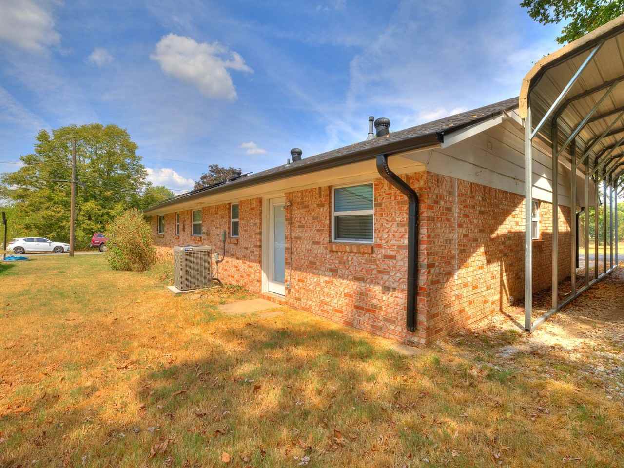 463 E Johnson Ave - Photo 4 of 31