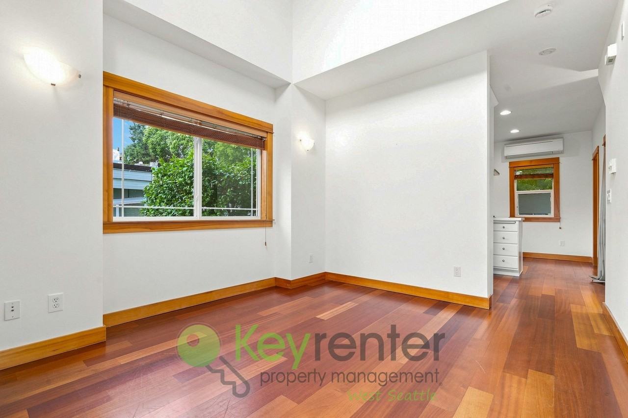 9219 Stone Ave N - Photo 3 of 23
