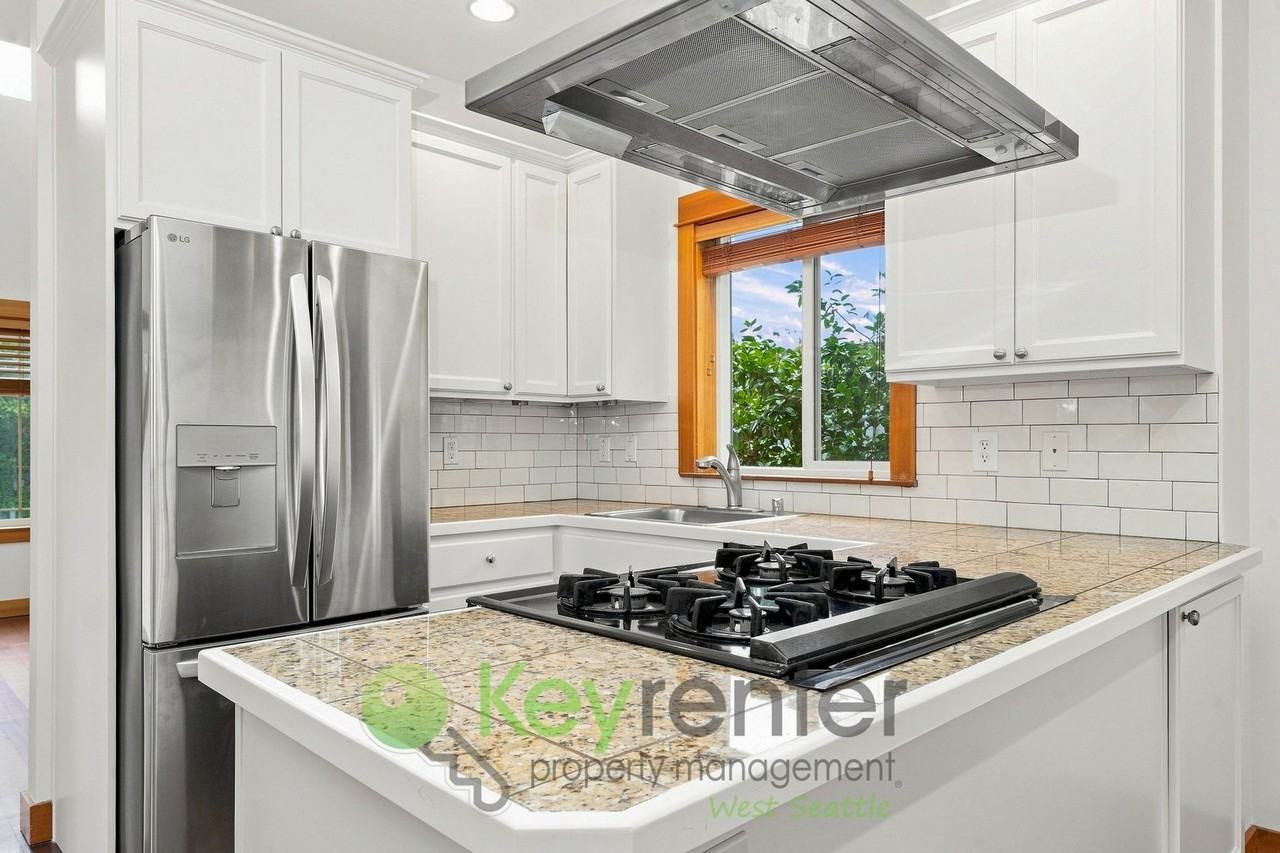 9219 Stone Ave N - Photo 5 of 23