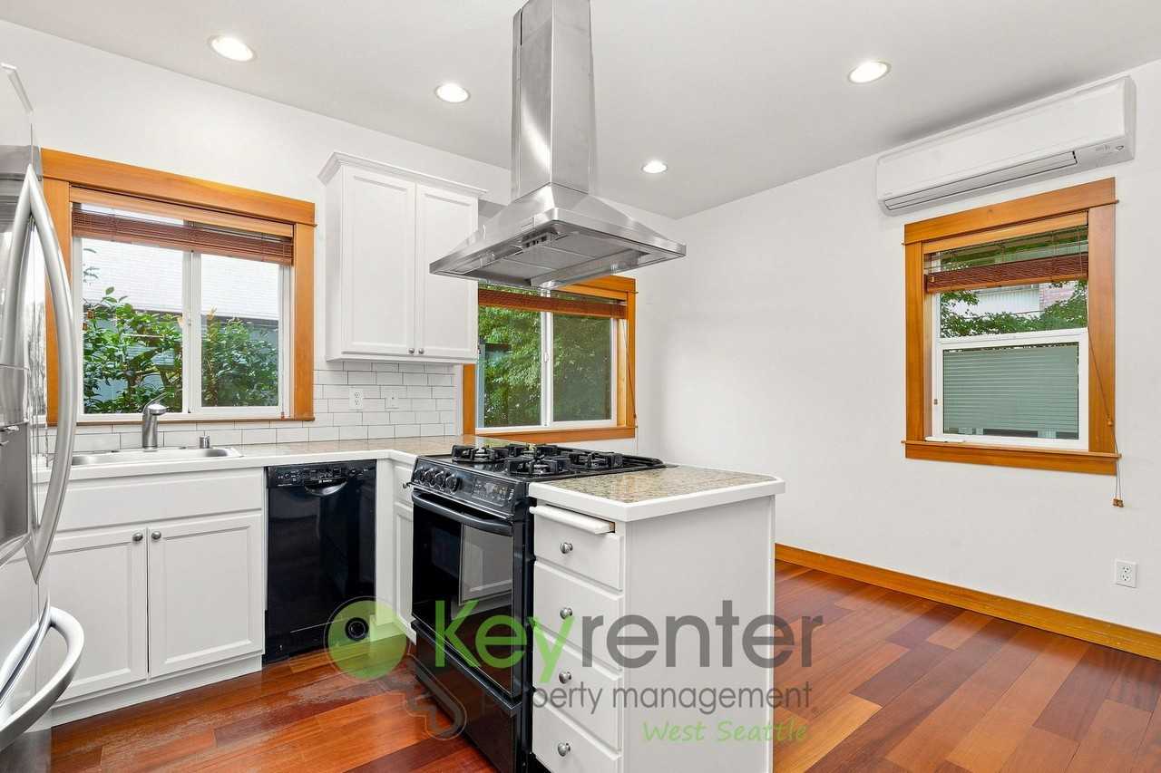 9219 Stone Ave N - Photo 6 of 23