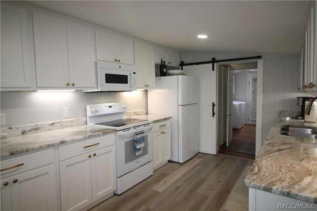 5245 S Covewood Ter - Photo 6 of 45