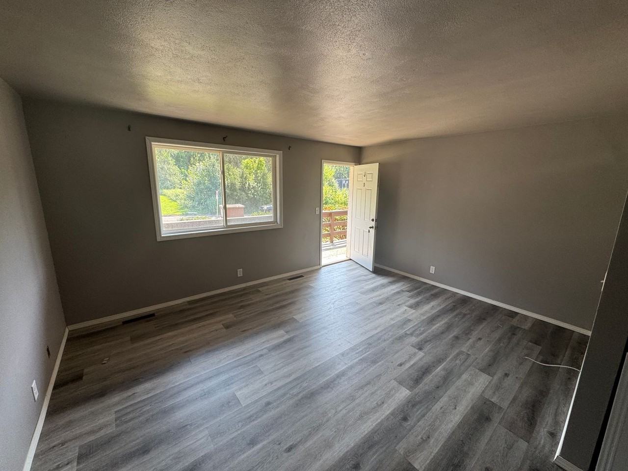 213 Sunnyridge Ct - Photo 2 of 12