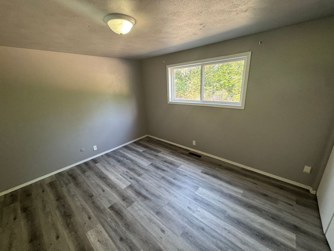 213 Sunnyridge Ct - Photo 4 of 12