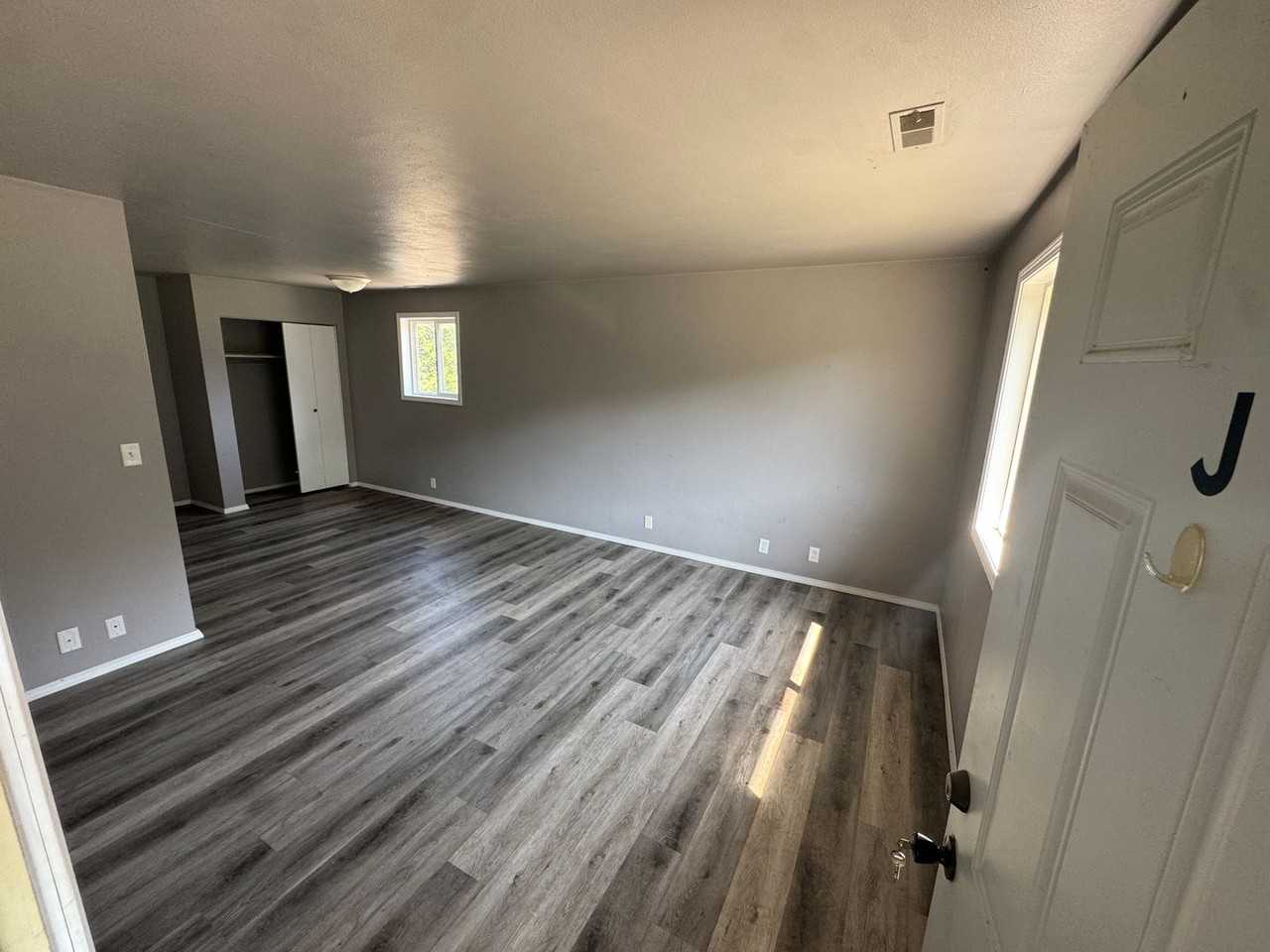 213 Sunnyridge Ct - Photo 7 of 12