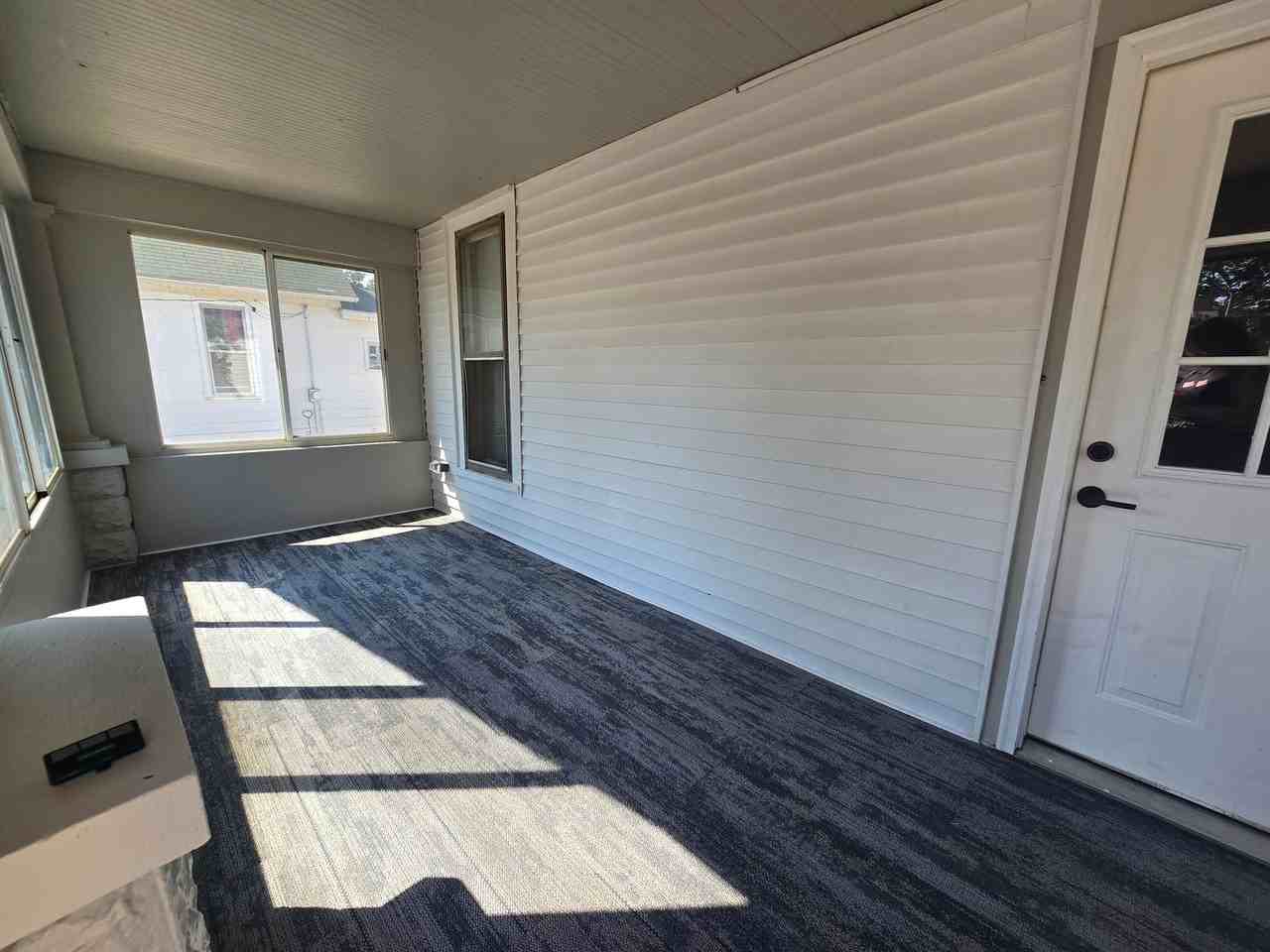 301 W Graham St - Photo 4 of 18
