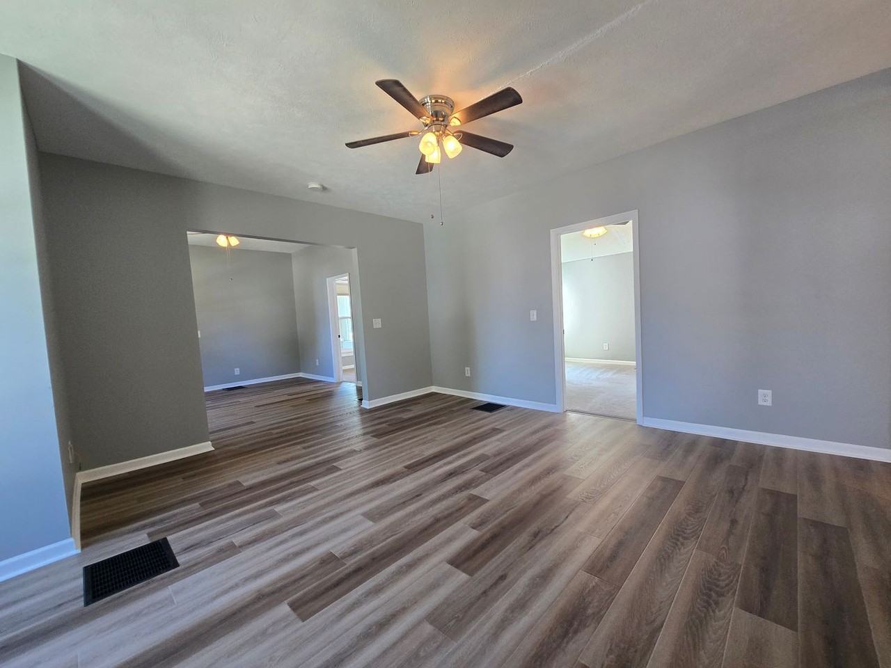 301 W Graham St - Photo 6 of 18