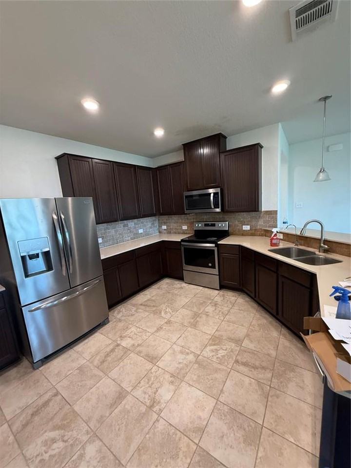 16602 Brogan Ln - Photo 2 of 22