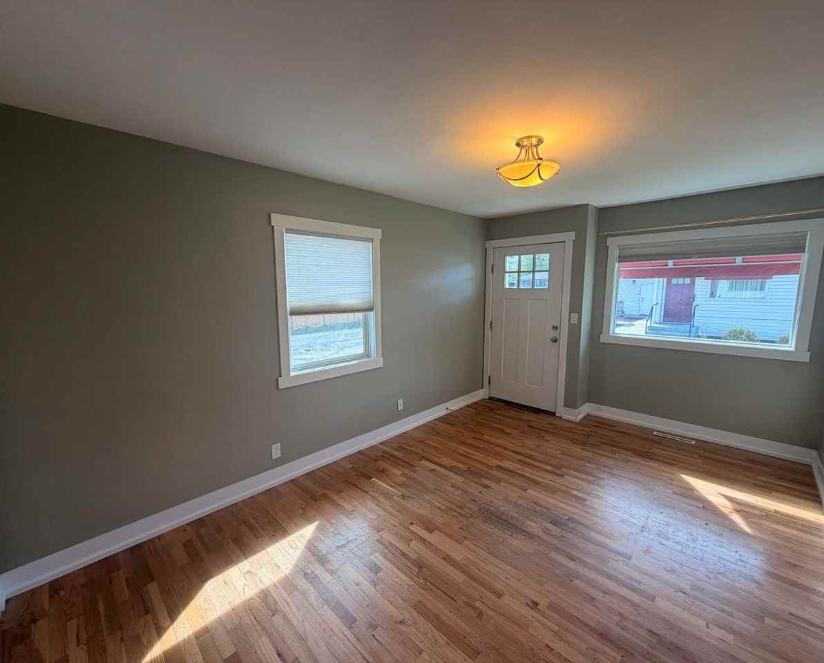 1236 Avenue D #4 - Photo 7 of 13