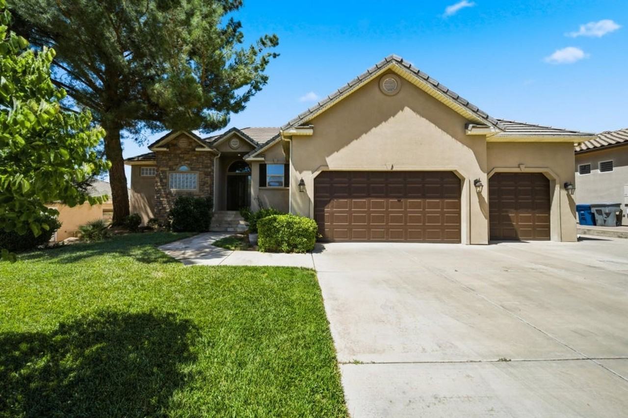 1727 Flagstone Dr - Photo 3 of 45