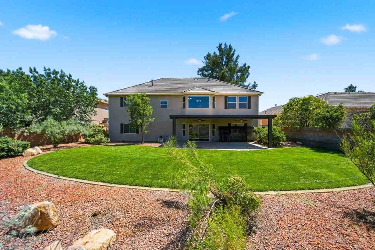 1727 Flagstone Dr - Photo 4 of 45