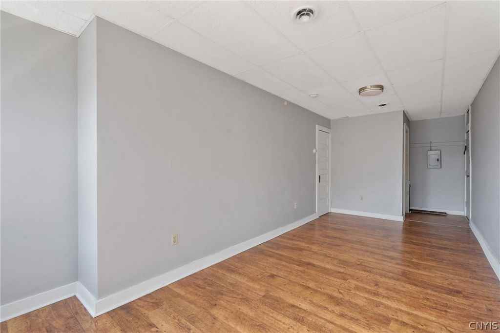 319 N Salina St - Photo 6 of 50