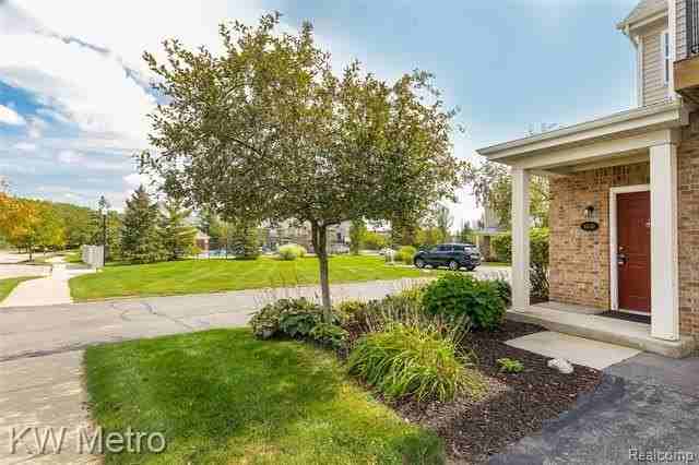 10130 Ridge Run St - Photo 2 of 27