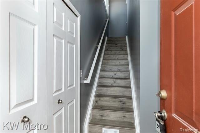 10130 Ridge Run St - Photo 4 of 27