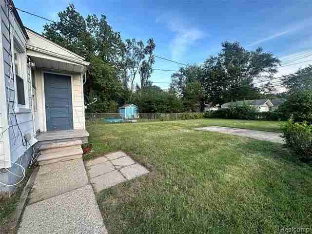 25115 Andover Dr - Photo 4 of 34