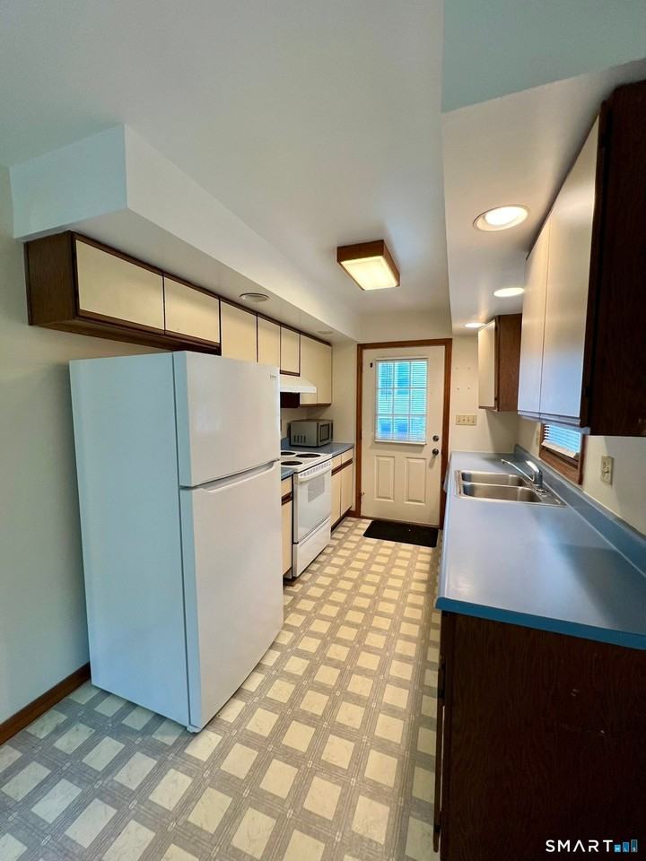 7 Golden Hill St - Photo 5 of 39