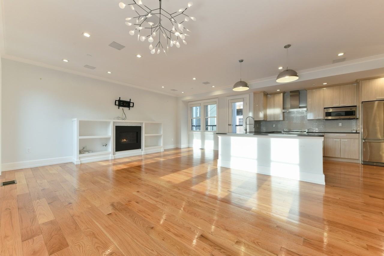 166 Gold St - Photo 2 of 21