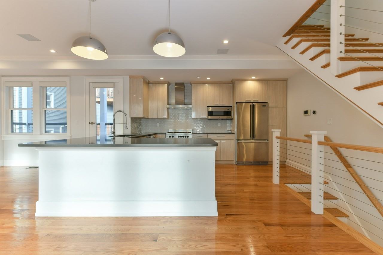 166 Gold St - Photo 5 of 21