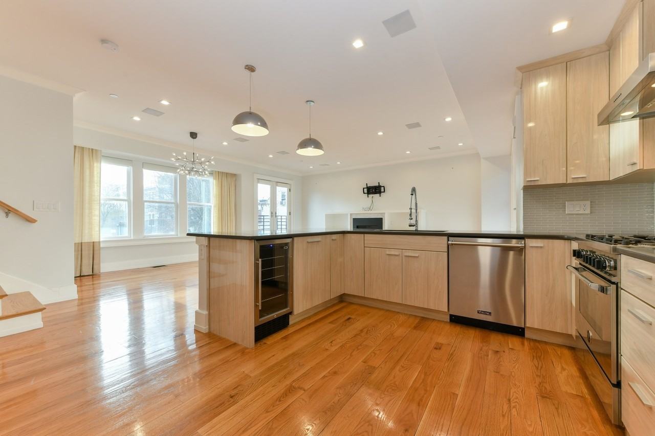 166 Gold St - Photo 6 of 21