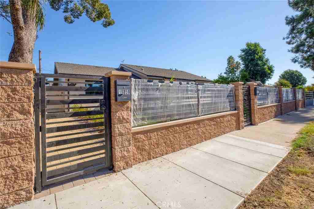 16859 Chatsworth St - Photo 2 of 29