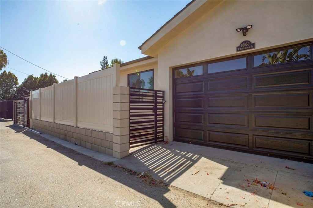 16859 Chatsworth St - Photo 4 of 29