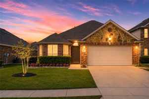 featured image of 887 Woodrow Dr