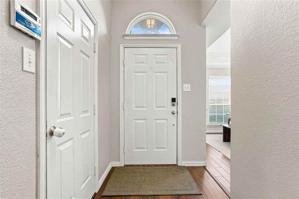 887 Woodrow Dr - Photo 5 of 36