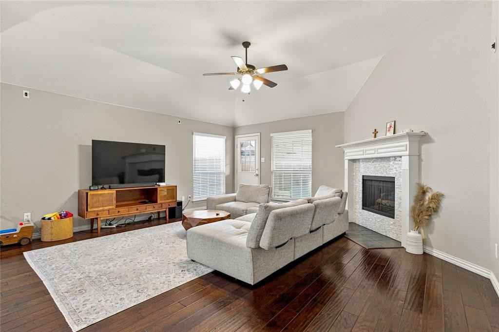 887 Woodrow Dr - Photo 7 of 36