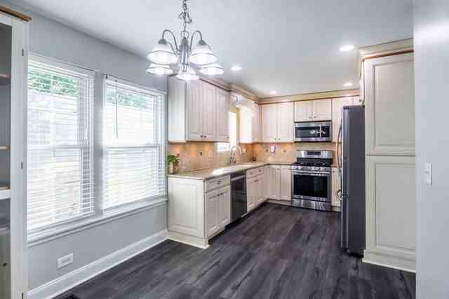 1575 Stockton Ln - Photo 6 of 32