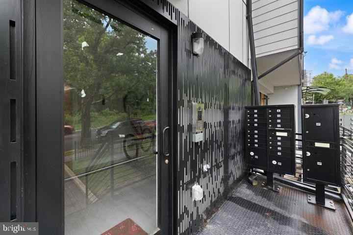 2209 M St Ne - Photo 3 of 26