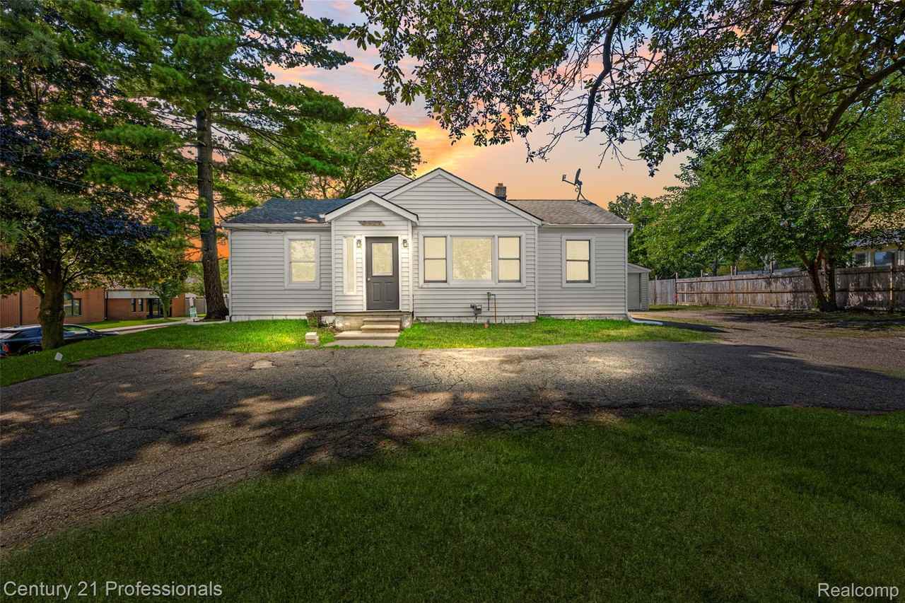 3621 Livernois Rd - Photo 2 of 32