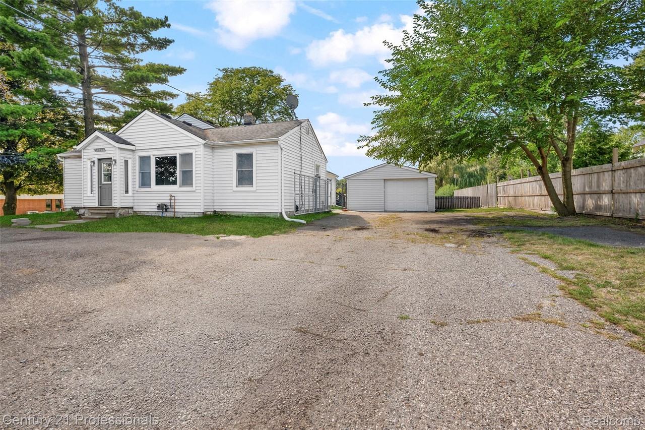 3621 Livernois Rd - Photo 3 of 32