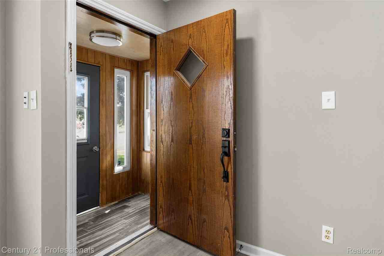 3621 Livernois Rd - Photo 4 of 32